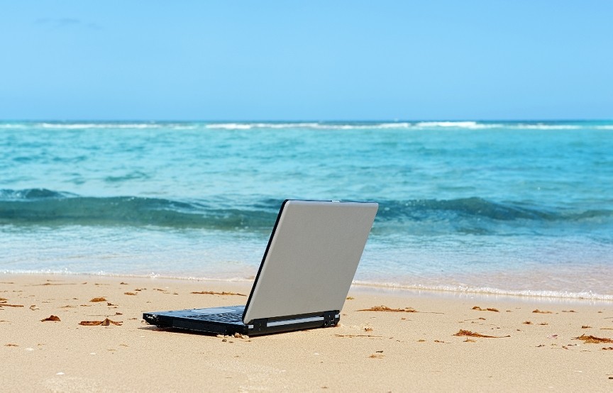 laptop-work-beach-freelance.jpg